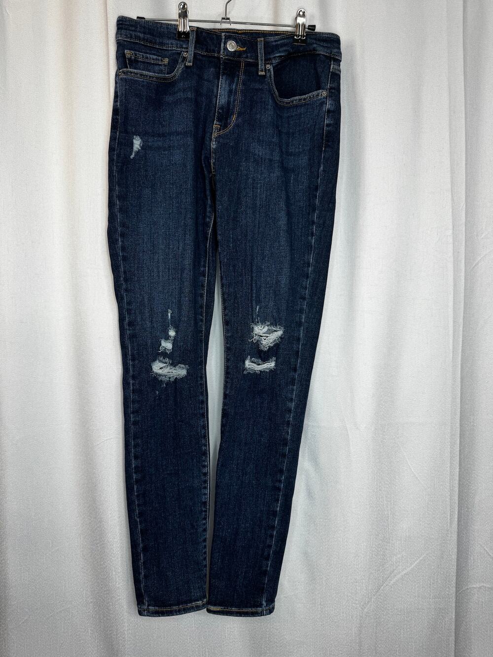 388. Levi's 711 Skinny Distressed Jeans Size 25